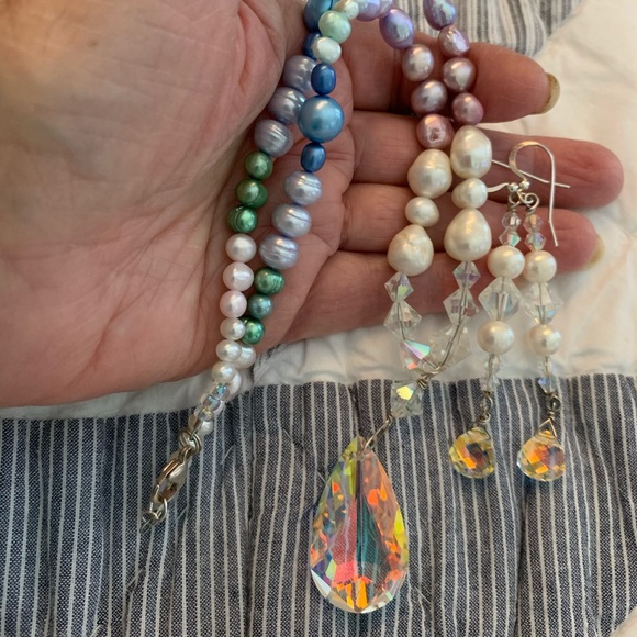 Hand Crafted Jewelry - Colorful Freshwater Pearl set with Aurora pendant